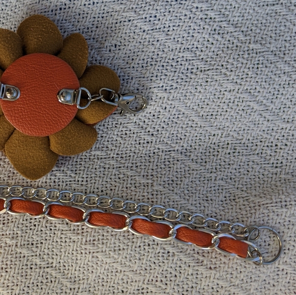 Leather belt with silver chain and faux jewel - Picture 3 of 4